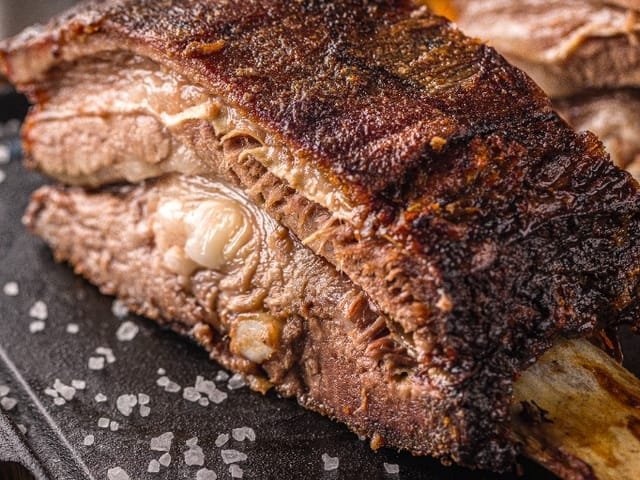 Costela assada com sal grosso