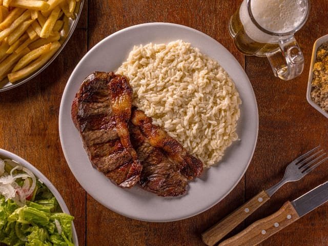 Picanha com arroz e batata frita